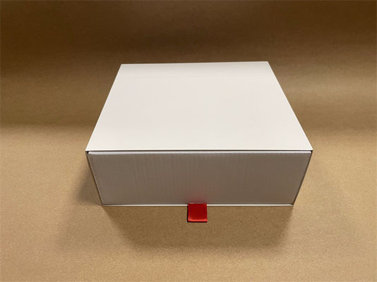 Легкие белые картонные коробки для хранения